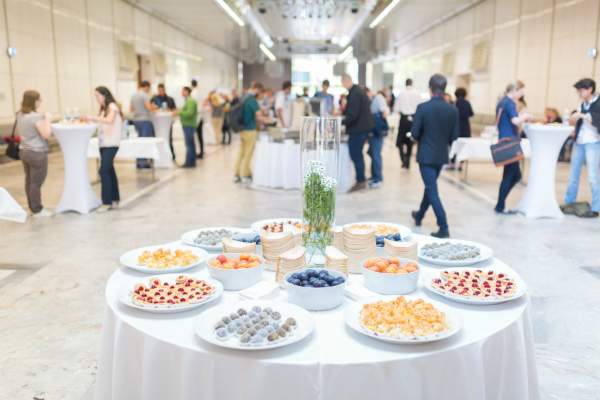 Auf der Messe mit Getraenken und Verkoestigungen punkten