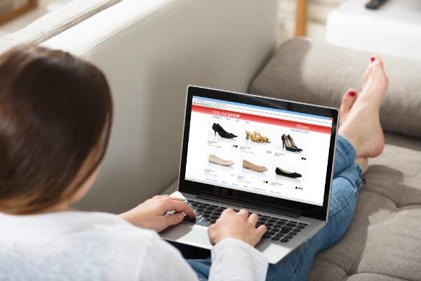 Auch im Onlinehandel besteht keine Verpflichtung zur Auslieferung der Ware, wenn es sich um einen Preisirrtum handelt Onlinehandel