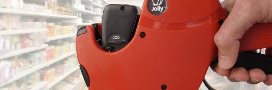 Handauszeichner bei der Preisauszeichnung